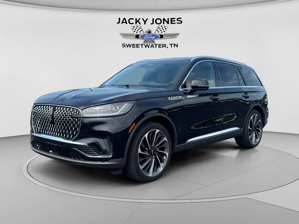 2025 Lincoln Aviator Reserve in Infinite Black Metallic Clearcoat — front three-quarter view