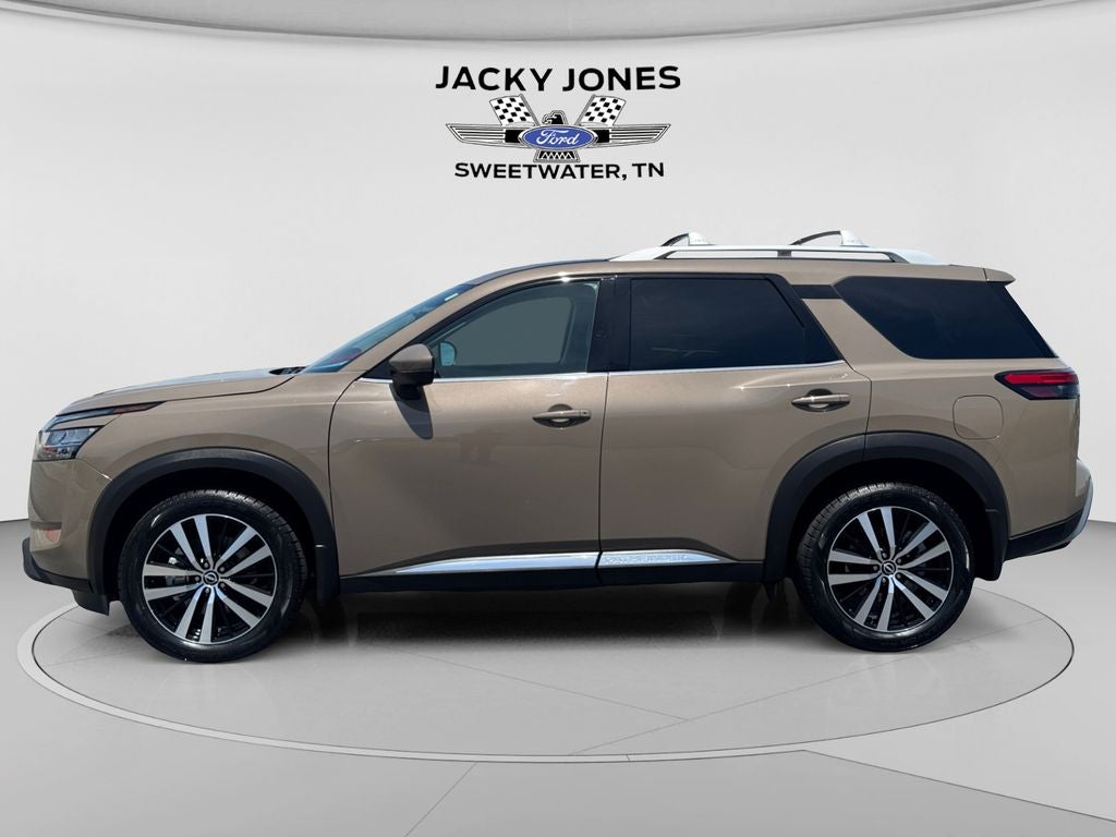 2024 Nissan Pathfinder — side profile view